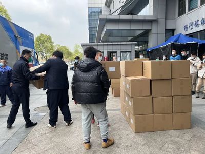 八人同心，扛下二十五萬(wàn)重托 人力搬運(yùn)的極限挑戰(zhàn)與服務(wù)價(jià)值